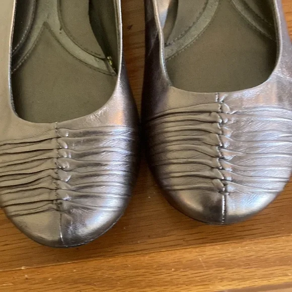 Women’s Naturalizer 8M Misty leather upper flats; preowned; great condition - Picture 6 of 8